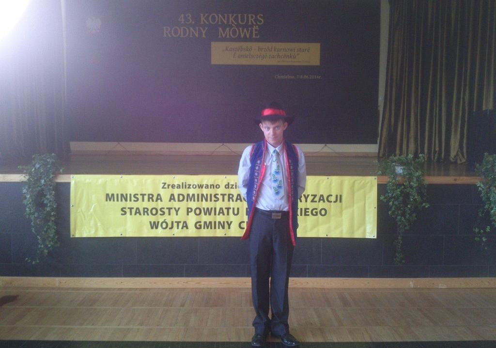 Uczeń Przemysław Garski recytował wiesze w Chmielnie