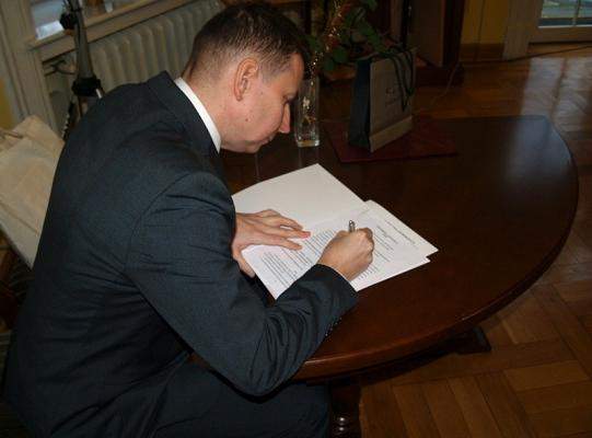 Podpisanie współpracy PCE z JW 4653