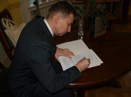 Podpisanie współpracy PCE z JW 4653