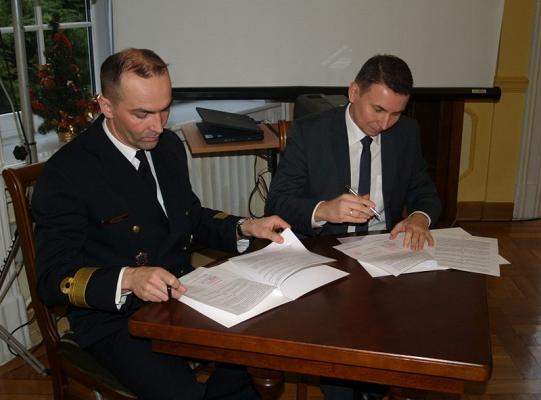 Podpisanie współpracy PCE z JW 4653