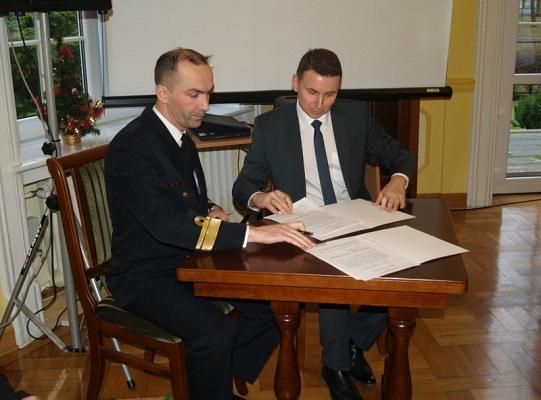 Podpisanie współpracy PCE z JW 4653