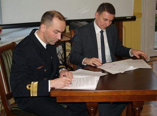 Podpisanie współpracy PCE z JW 4653