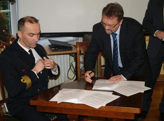 Podpisanie współpracy PCE z JW 4653