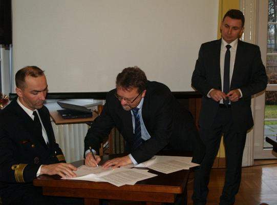 Podpisanie współpracy PCE z JW 4653