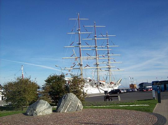 Poznajemy budowę geologiczną Klifu Orłowskiego na warsztatach terenowych