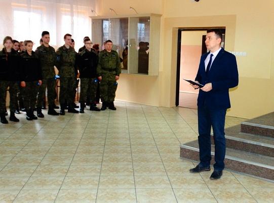 Nagrodzeni za wzorowe uczęszczanie do szkoły  i pochwaleni za  dobre oceny