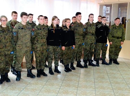 Nagrodzeni za wzorowe uczęszczanie do szkoły  i pochwaleni za  dobre oceny