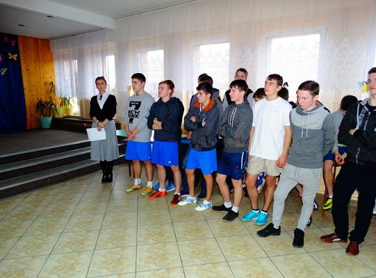 Nagrodzeni za wzorowe uczęszczanie do szkoły  i pochwaleni za  dobre oceny