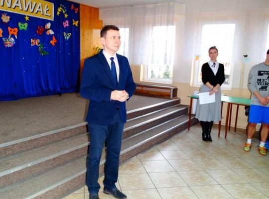 Nagrodzeni za wzorowe uczęszczanie do szkoły  i pochwaleni za  dobre oceny