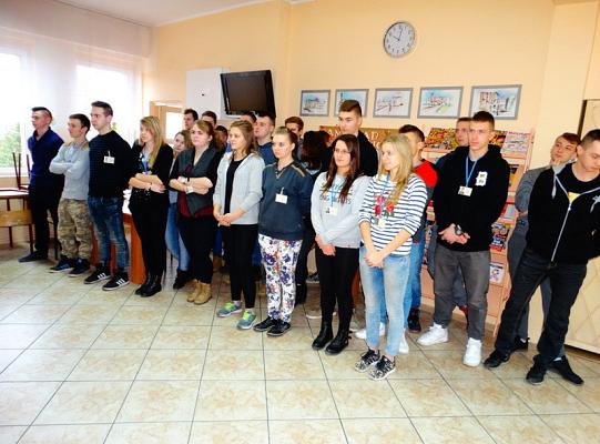 Nagrodzeni za wzorowe uczęszczanie do szkoły  i pochwaleni za  dobre oceny