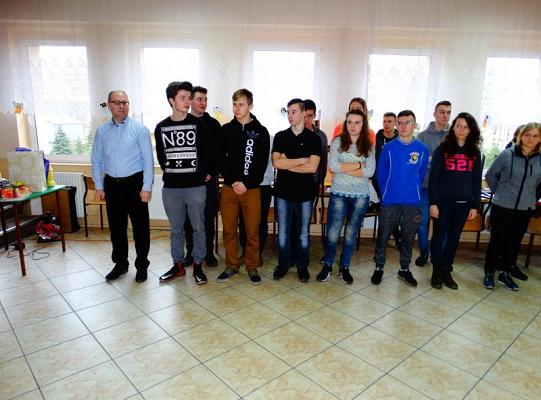 Nagrodzeni za wzorowe uczęszczanie do szkoły  i pochwaleni za  dobre oceny