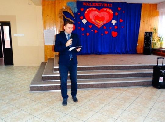 Nagrodzeni za wzorowe uczęszczanie do szkoły  i pochwaleni za  dobre oceny