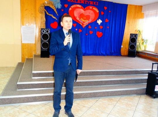 Nagrodzeni za wzorowe uczęszczanie do szkoły  i pochwaleni za  dobre oceny