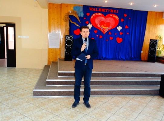 Nagrodzeni za wzorowe uczęszczanie do szkoły  i pochwaleni za  dobre oceny