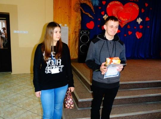 Nagrodzeni za wzorowe uczęszczanie do szkoły  i pochwaleni za  dobre oceny