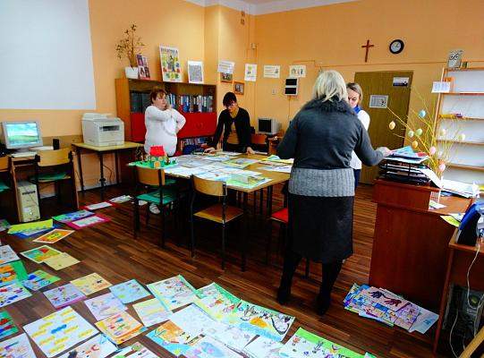 Jak komisja obradowała nad pracami -  „Tacy sami…  Autyzm” - obchody w 2016 roku