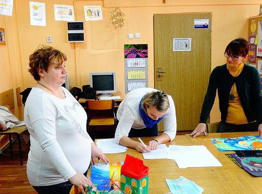 Jak komisja obradowała nad pracami -  „Tacy sami…  Autyzm” - obchody w 2016 roku