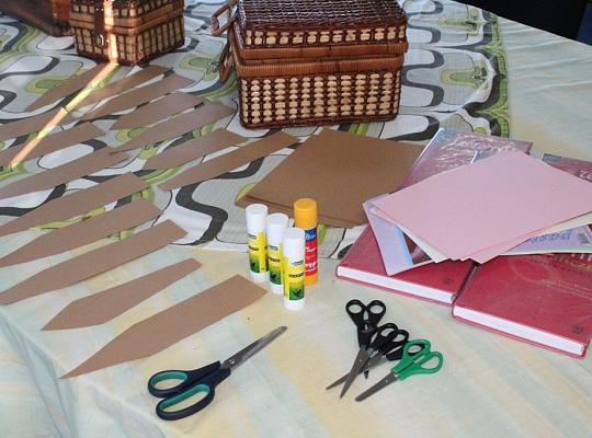 Ubieramy  bibliotekę PCE-ZSP w  modne  męskie krawaty!