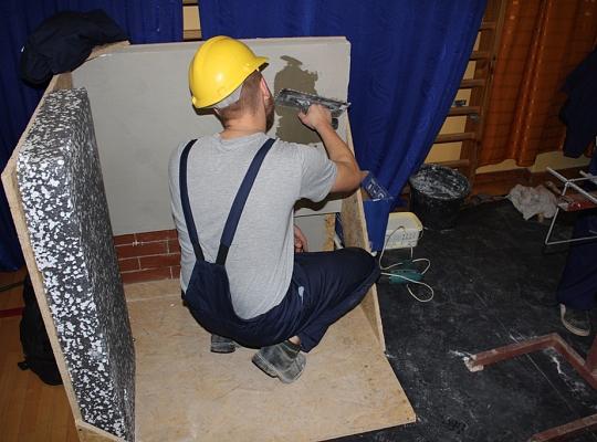 Budujemy, odnawiamy energetykę i promujemy styl wojskowy. Targi  i branding w PCE.