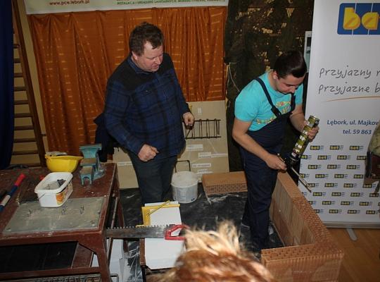 Budujemy, odnawiamy energetykę i promujemy styl wojskowy. Targi  i branding w PCE.