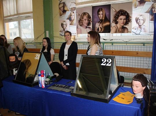 Budujemy, odnawiamy energetykę i promujemy styl wojskowy. Targi  i branding w PCE.