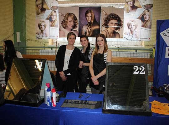 Budujemy, odnawiamy energetykę i promujemy styl wojskowy. Targi  i branding w PCE.