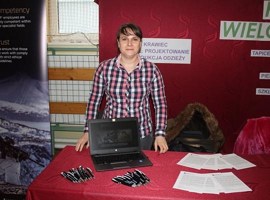 Budujemy, odnawiamy energetykę i promujemy styl wojskowy. Targi  i branding w PCE.