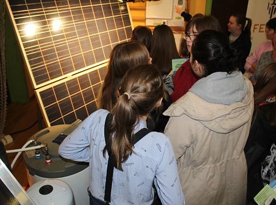 Budujemy, odnawiamy energetykę i promujemy styl wojskowy. Targi  i branding w PCE.