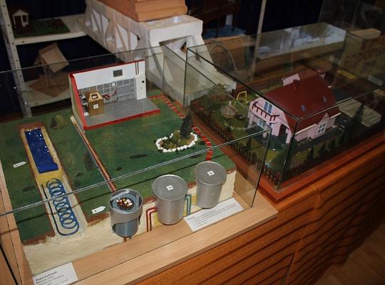 Budujemy, odnawiamy energetykę i promujemy styl wojskowy. Targi  i branding w PCE.