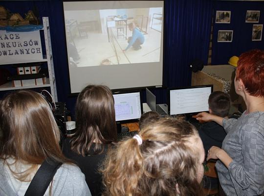 Budujemy, odnawiamy energetykę i promujemy styl wojskowy. Targi  i branding w PCE.