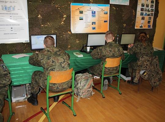 Budujemy, odnawiamy energetykę i promujemy styl wojskowy. Targi  i branding w PCE.