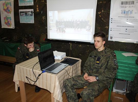 Budujemy, odnawiamy energetykę i promujemy styl wojskowy. Targi  i branding w PCE.