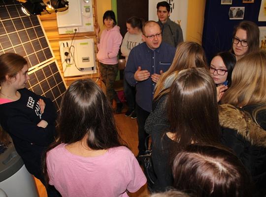 Budujemy, odnawiamy energetykę i promujemy styl wojskowy. Targi  i branding w PCE.