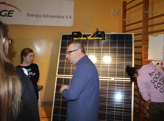 Budujemy, odnawiamy energetykę i promujemy styl wojskowy. Targi  i branding w PCE.