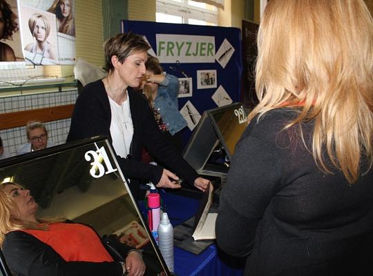 Budujemy, odnawiamy energetykę i promujemy styl wojskowy. Targi  i branding w PCE.