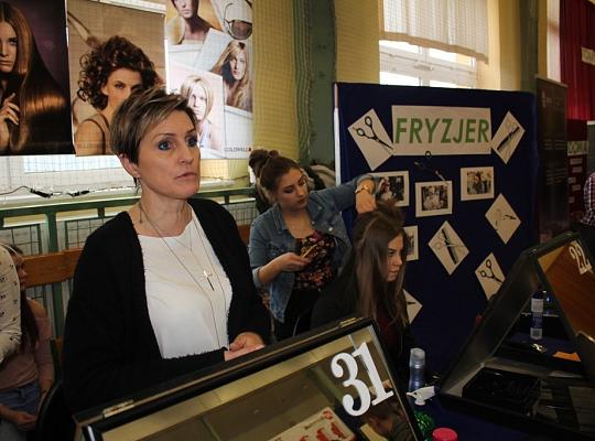 Budujemy, odnawiamy energetykę i promujemy styl wojskowy. Targi  i branding w PCE.