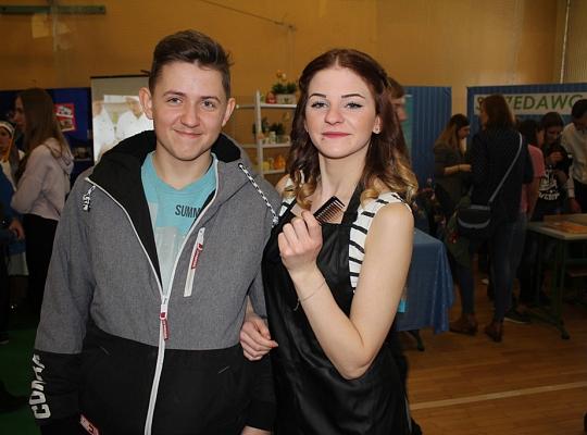 Budujemy, odnawiamy energetykę i promujemy styl wojskowy. Targi  i branding w PCE.