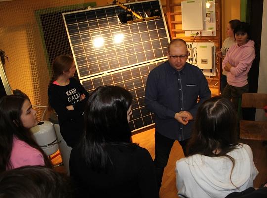 Budujemy, odnawiamy energetykę i promujemy styl wojskowy. Targi  i branding w PCE.