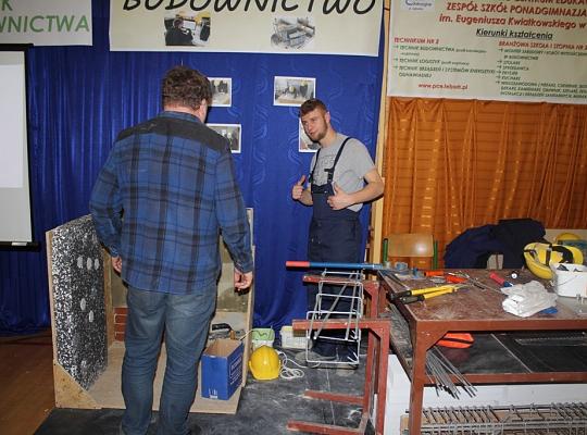 Budujemy, odnawiamy energetykę i promujemy styl wojskowy. Targi  i branding w PCE.