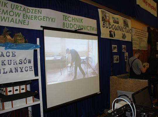 Budujemy, odnawiamy energetykę i promujemy styl wojskowy. Targi  i branding w PCE.