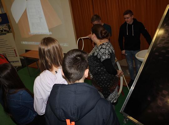 Budujemy, odnawiamy energetykę i promujemy styl wojskowy. Targi  i branding w PCE.