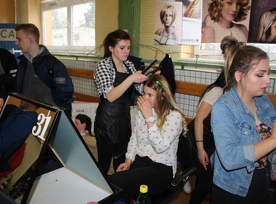 Budujemy, odnawiamy energetykę i promujemy styl wojskowy. Targi  i branding w PCE.