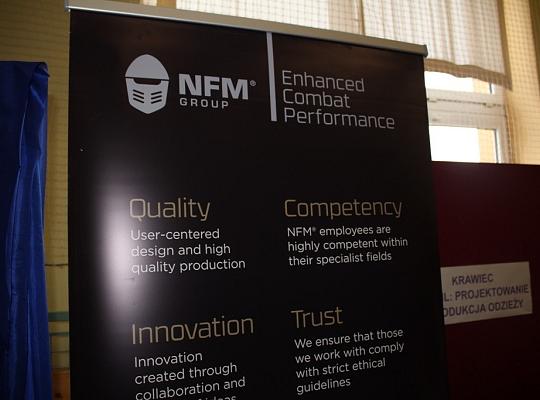 Budujemy, odnawiamy energetykę i promujemy styl wojskowy. Targi  i branding w PCE.