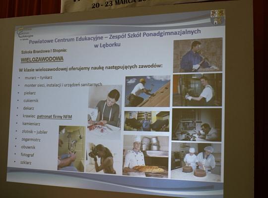 Budujemy, odnawiamy energetykę i promujemy styl wojskowy. Targi  i branding w PCE.