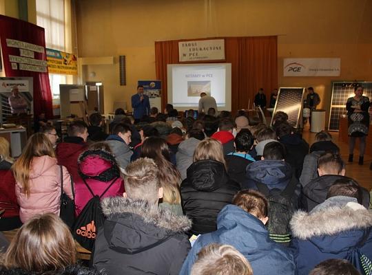 Budujemy, odnawiamy energetykę i promujemy styl wojskowy. Targi  i branding w PCE.