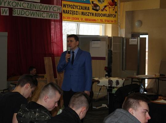 Budujemy, odnawiamy energetykę i promujemy styl wojskowy. Targi  i branding w PCE.