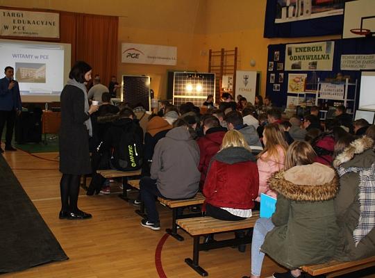 Budujemy, odnawiamy energetykę i promujemy styl wojskowy. Targi  i branding w PCE.