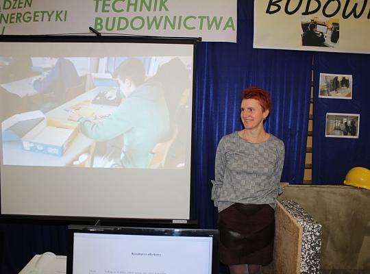 Budujemy, odnawiamy energetykę i promujemy styl wojskowy. Targi  i branding w PCE.