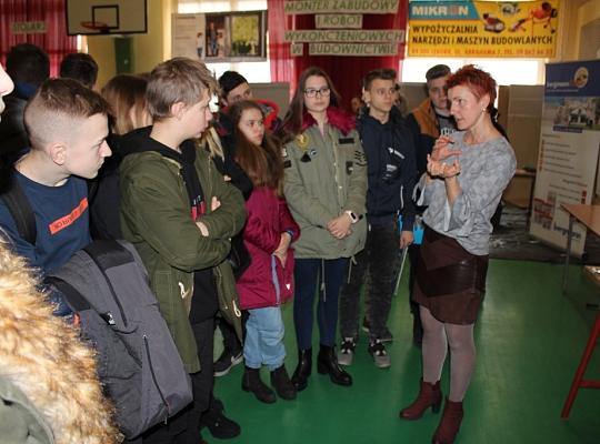 Budujemy, odnawiamy energetykę i promujemy styl wojskowy. Targi  i branding w PCE.