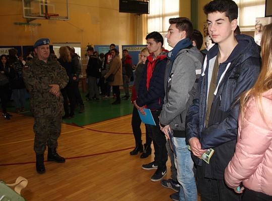 Budujemy, odnawiamy energetykę i promujemy styl wojskowy. Targi  i branding w PCE.